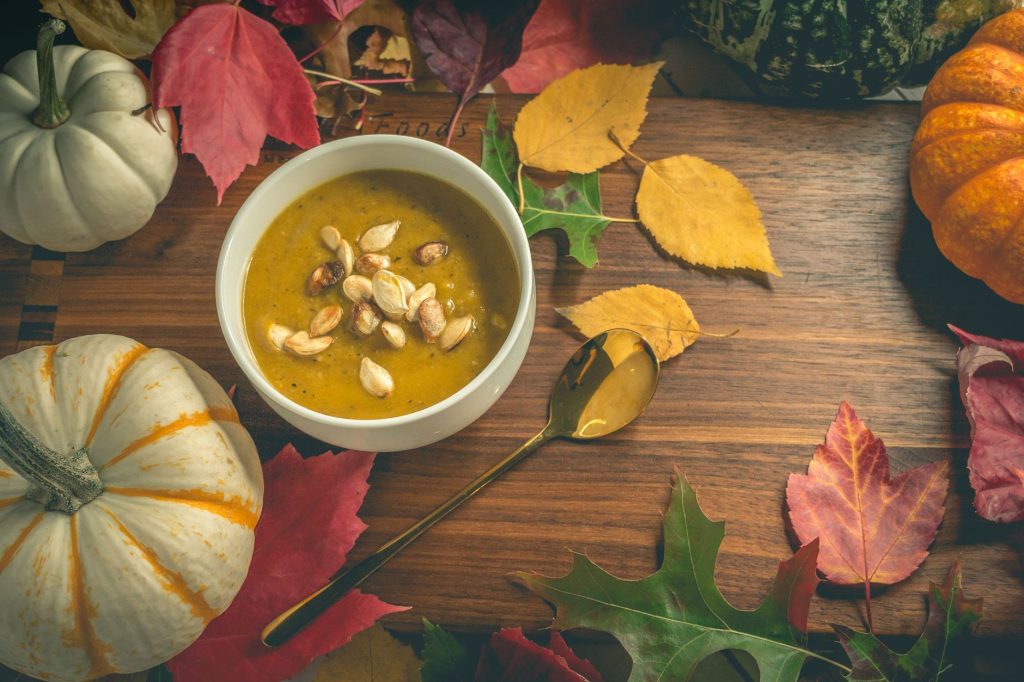 Gagner du temps en cuisine : les soupes d&rsquo;automne à préparer