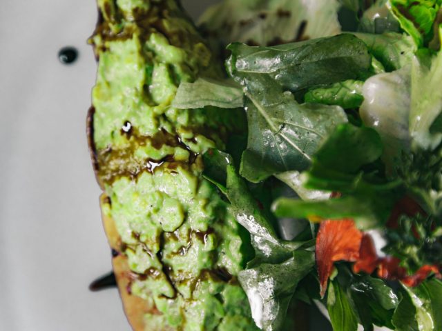 Dès aujourd’hui, la vinaigrette à l’avocat révolutionne vos salades